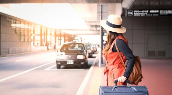 The Benefits Of Pre-Booking An Airport Taxi